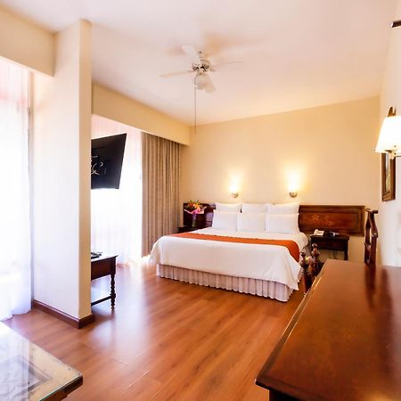 Plaza Uruapan Hotel ภายนอก รูปภาพ