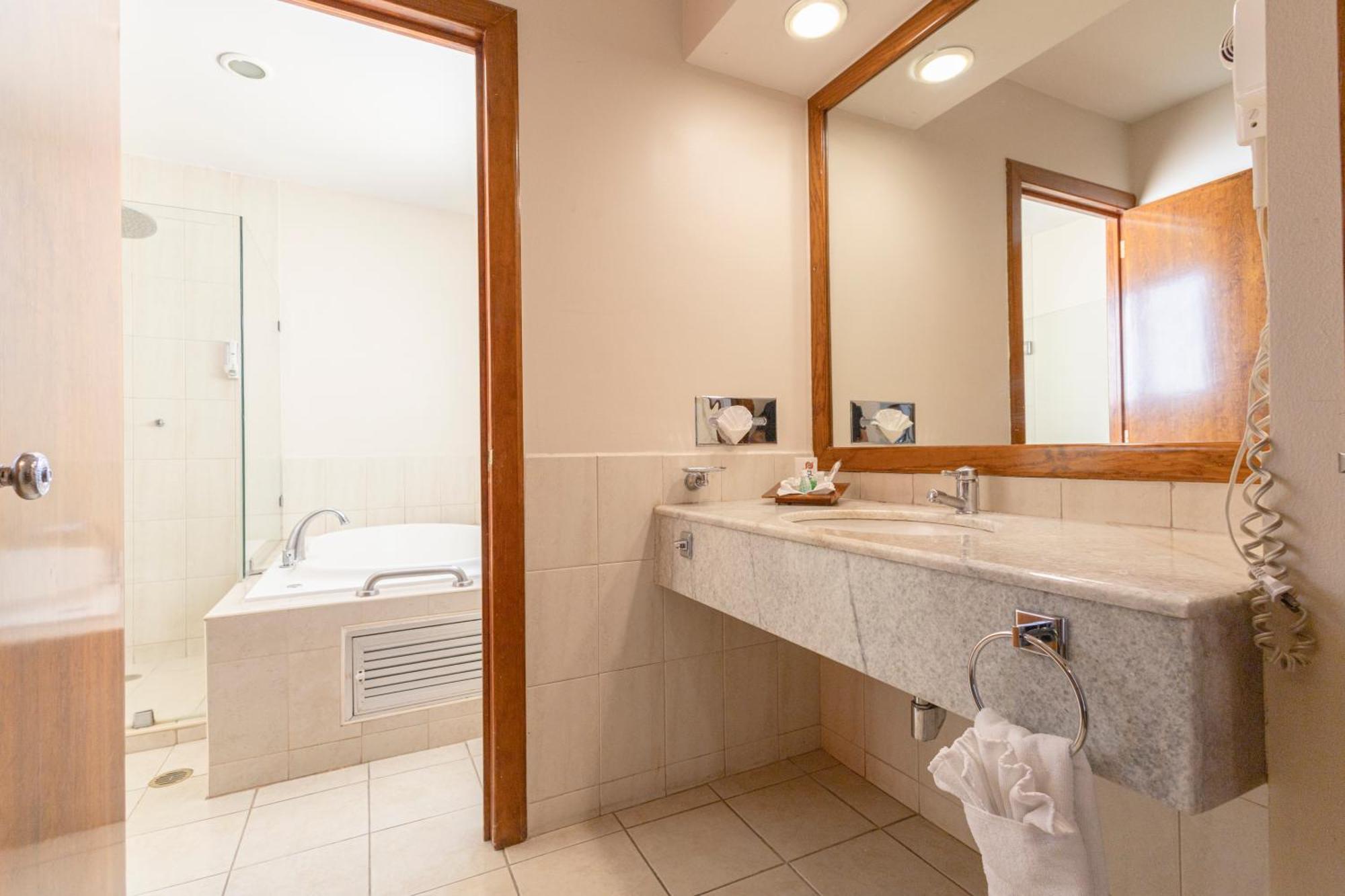 Plaza Uruapan Hotel ภายนอก รูปภาพ
